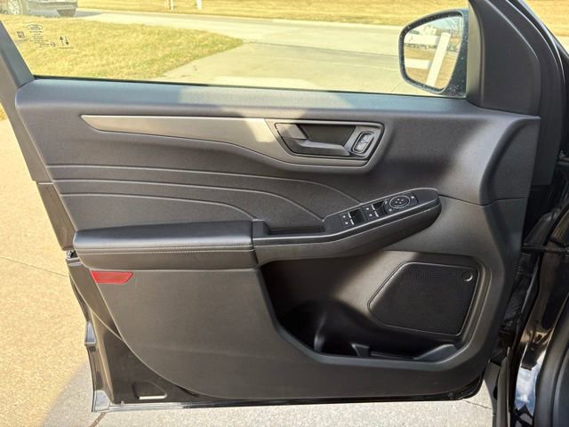 Certified 2025 Ford Escape Active AWD/4WD image 9