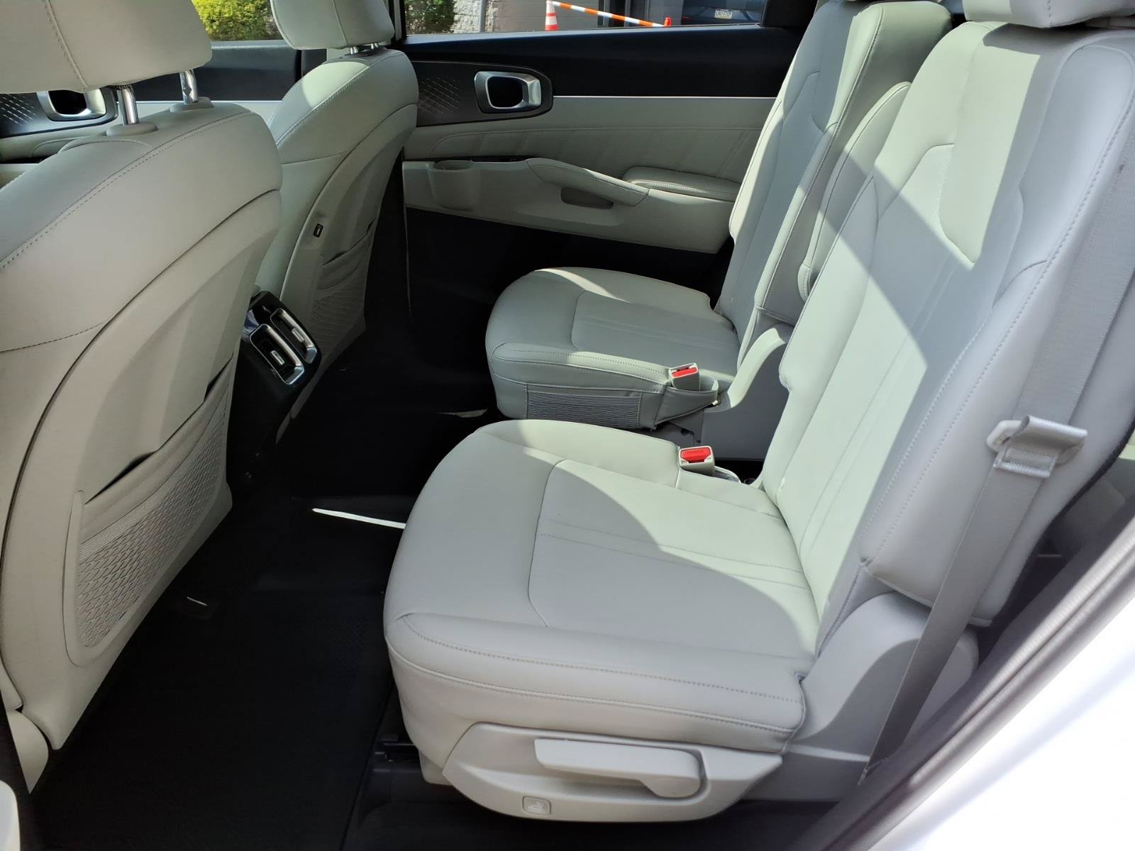 Used 2021 Kia Sorento AWD image 23