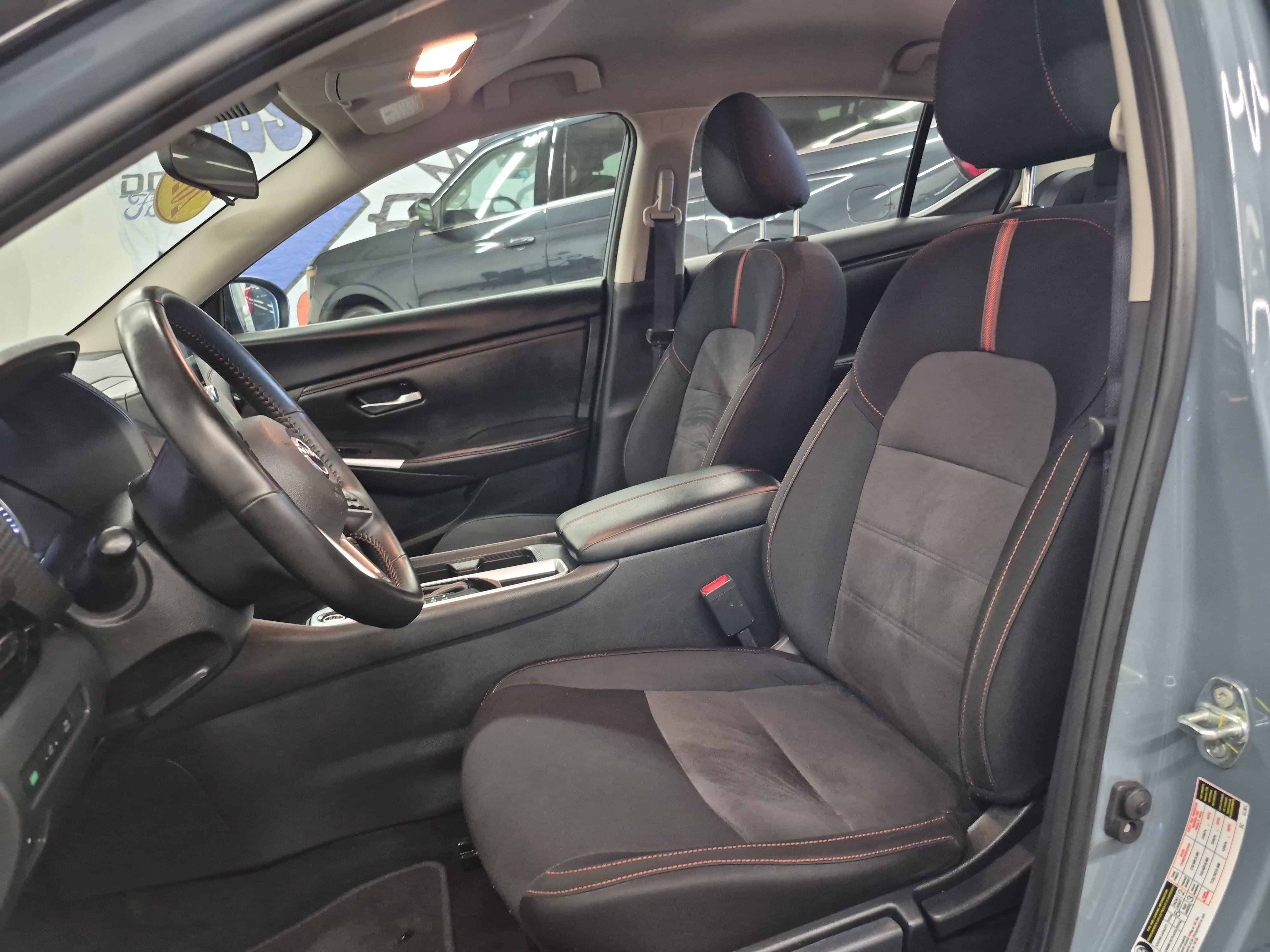 Used 2025 Nissan Sentra SR FWD image 12