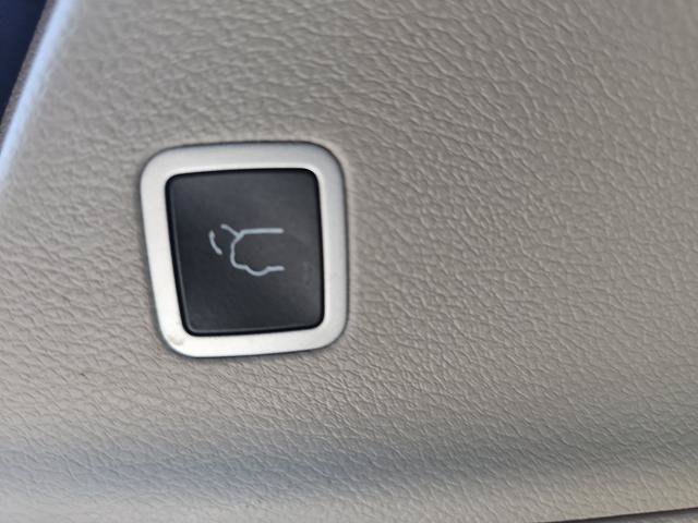 Used 2024 Chrysler Pacifica Touring-L FWD image 13