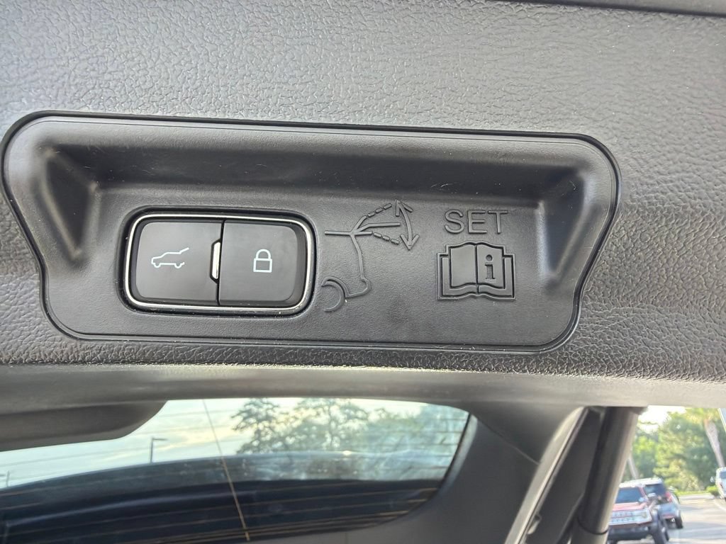 Certified 2023 Ford Explorer XLT w/ Equipment Group 202A RWD image 8