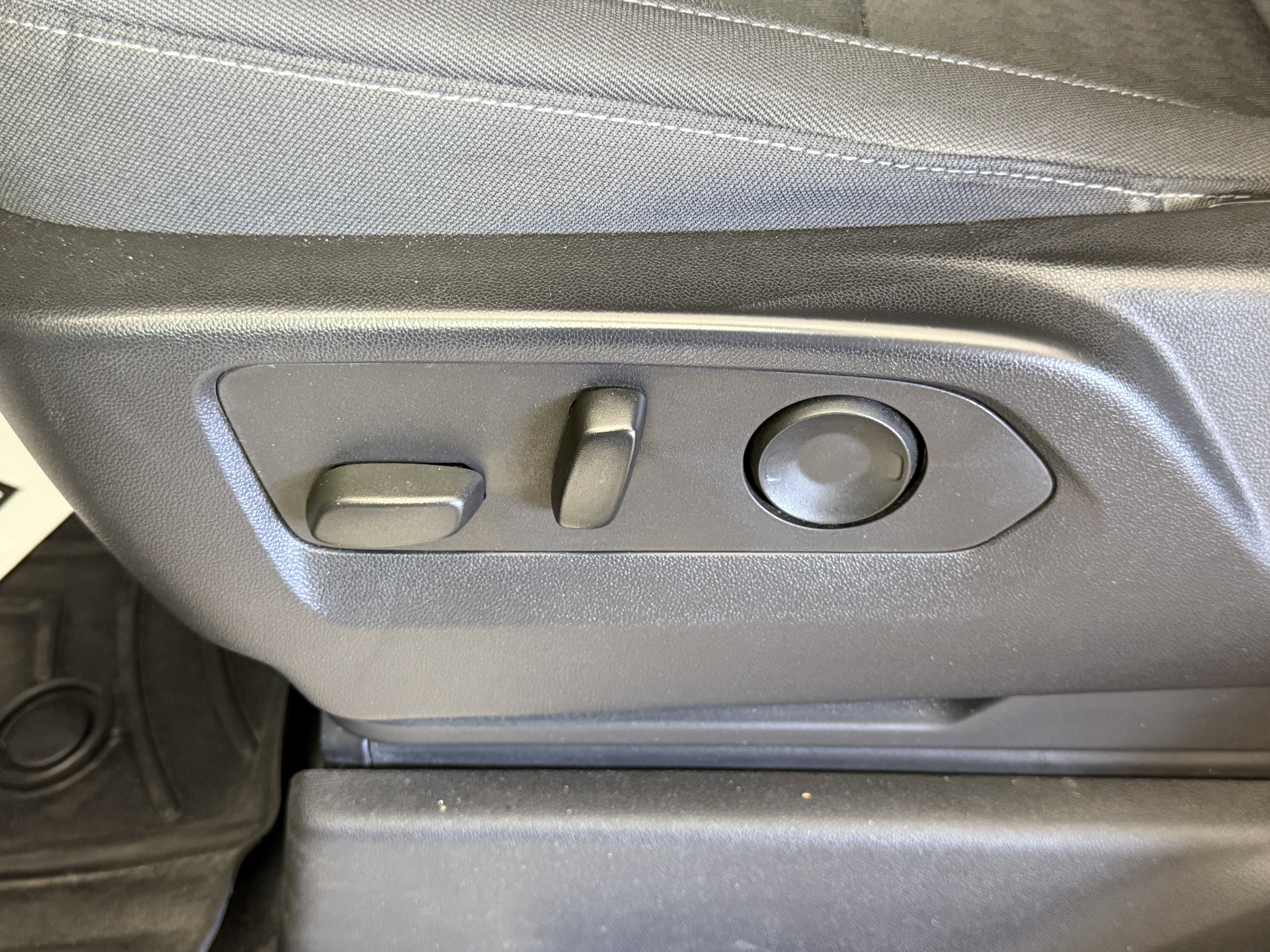 Used 2022 Chevrolet Silverado 1500 LT image 18