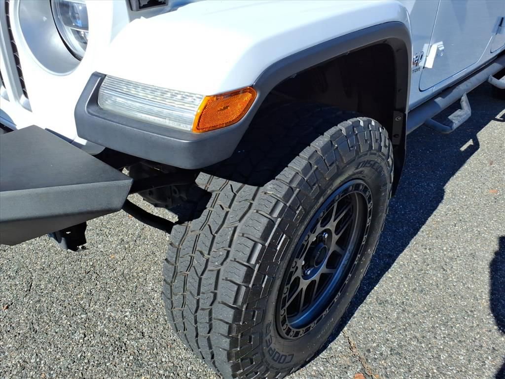 Used 2020 Jeep Gladiator Overland w/ Popular Equipment Package image 11