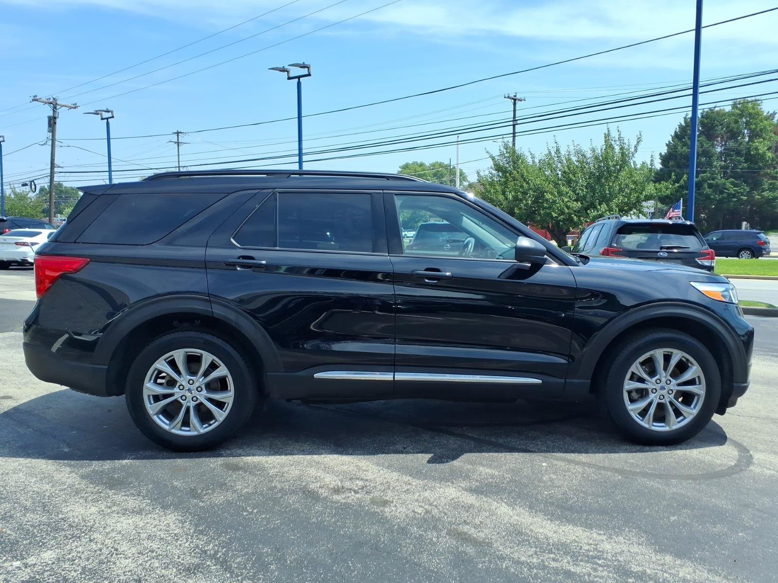 Certified 2024 Ford Explorer XLT w/ Equipment Group 202A AWD/4WD image 3