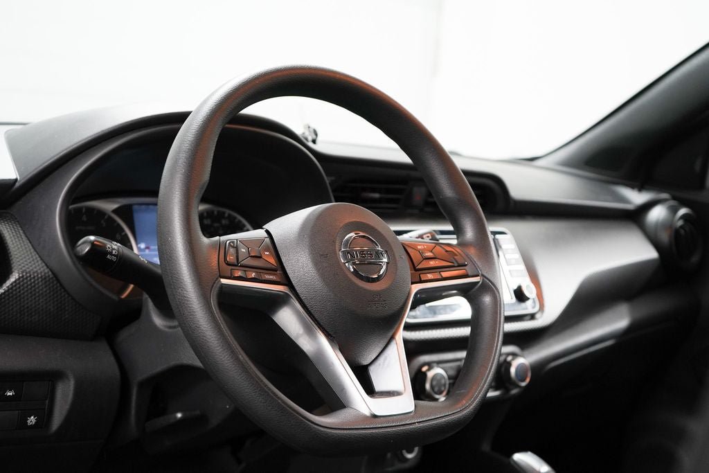 Used 2020 Nissan Kicks S FWD image 11
