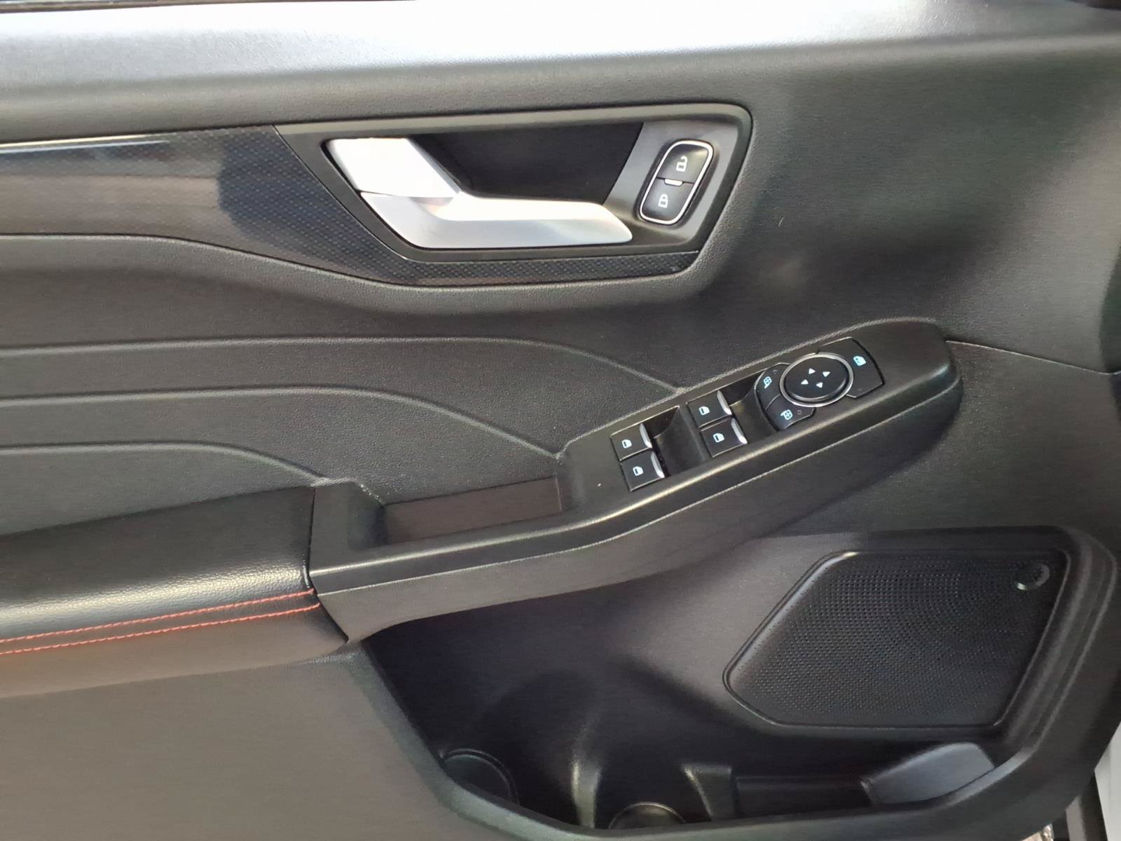 Certified 2025 Ford Escape ST-Line FWD image 9