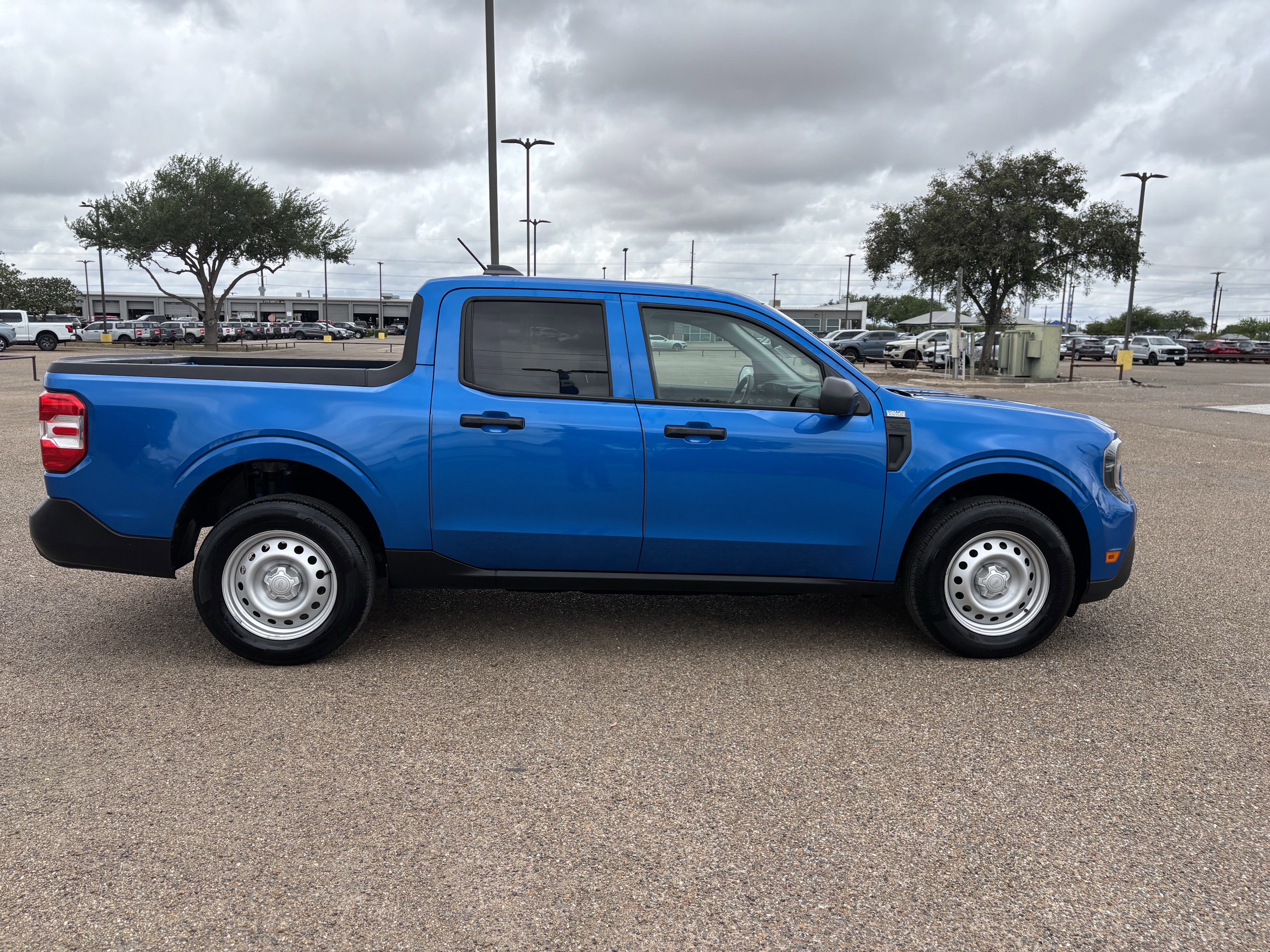 Certified 2025 Ford Maverick XL FWD image 5