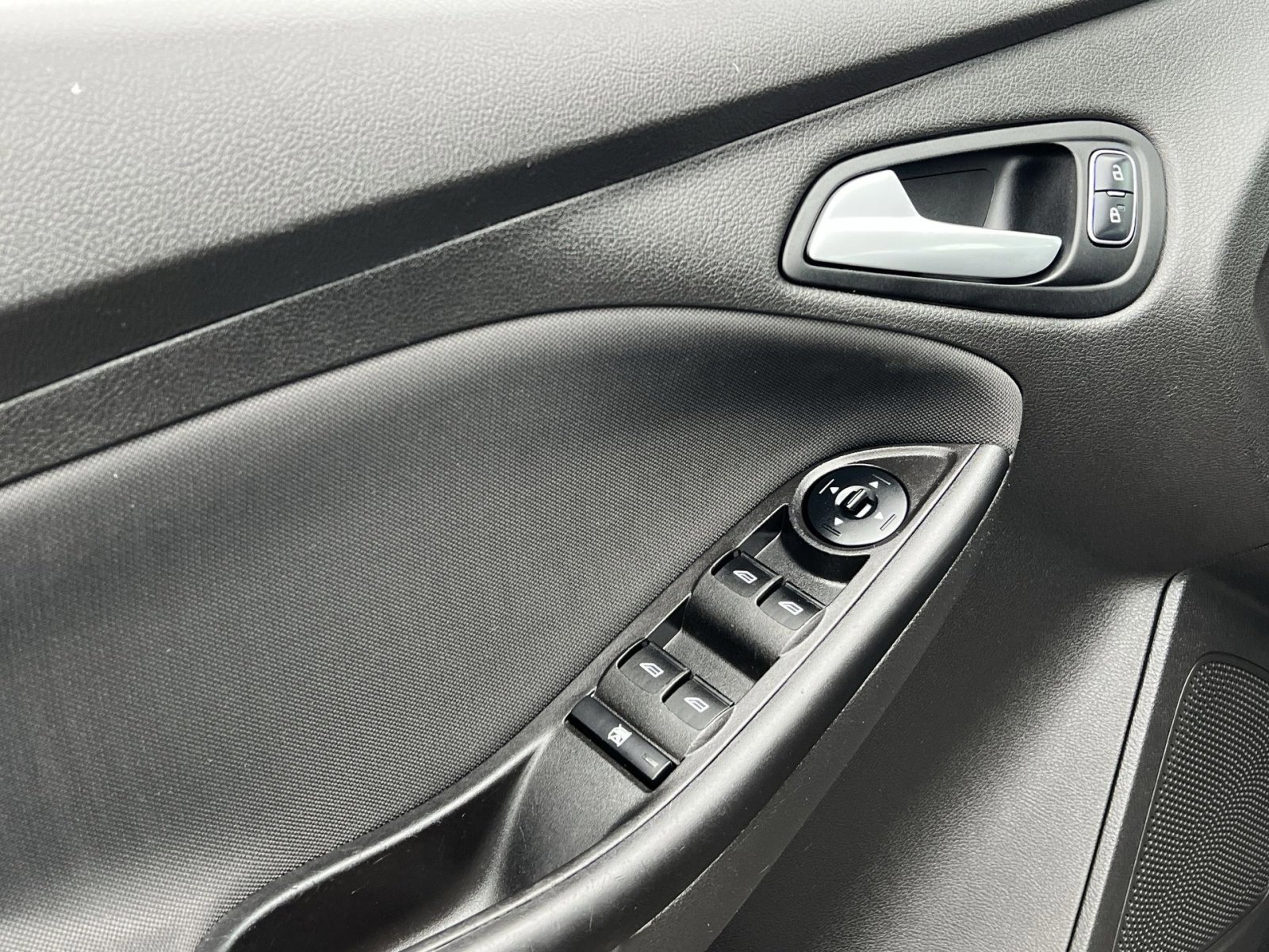 Certified 2018 Ford Focus SE image 15