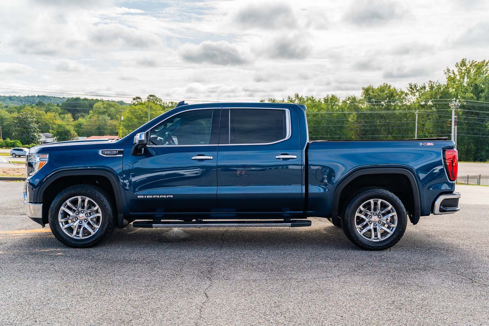 Used 2021 GMC Sierra 1500 SLT w/ SLT Convenience Package image 2