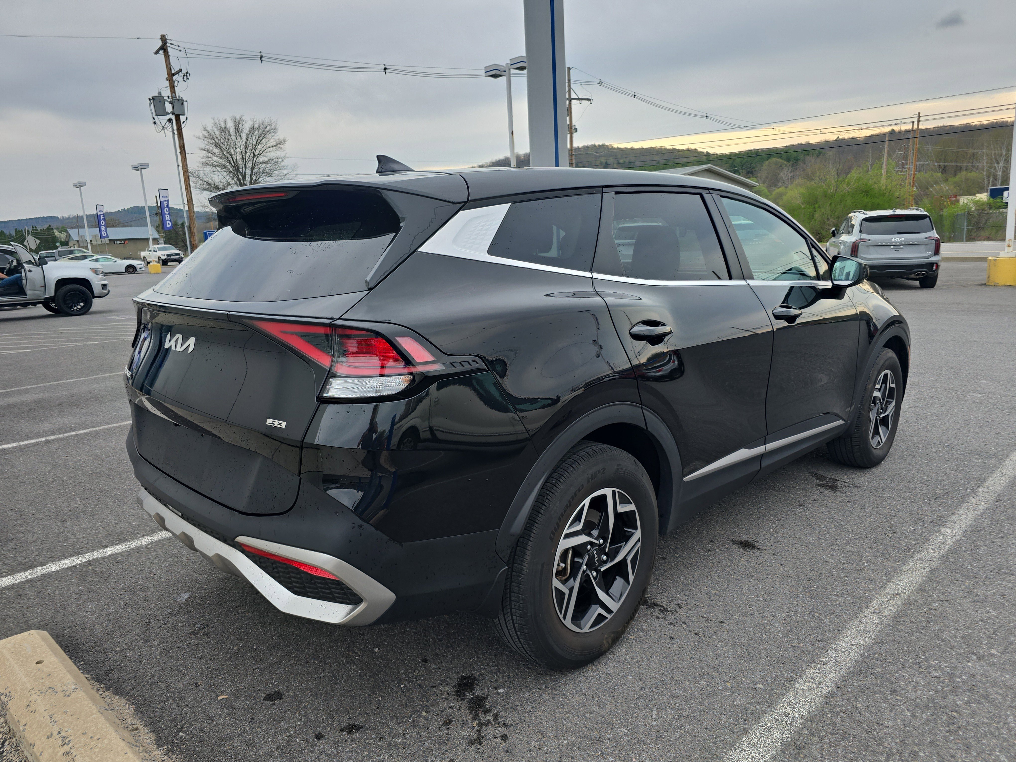 Used 2023 Kia Sportage LX AWD/4WD image 3