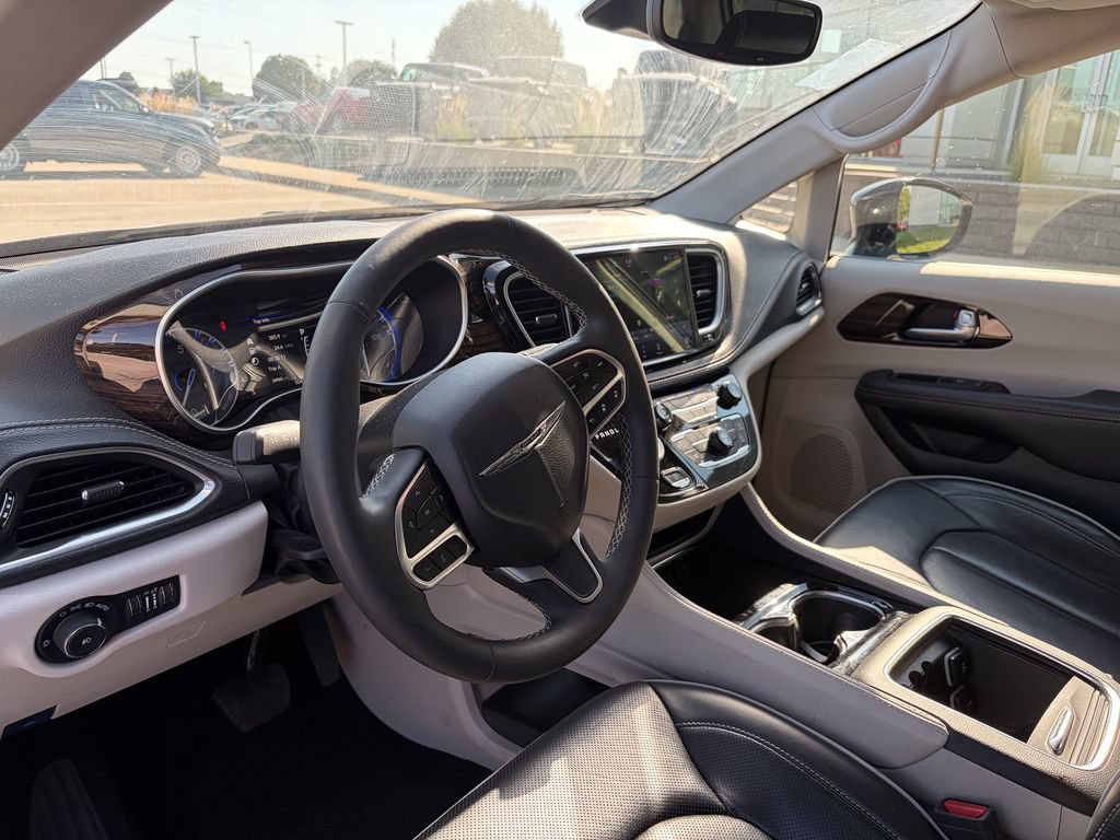 Used 2024 Chrysler Pacifica Limited FWD image 7