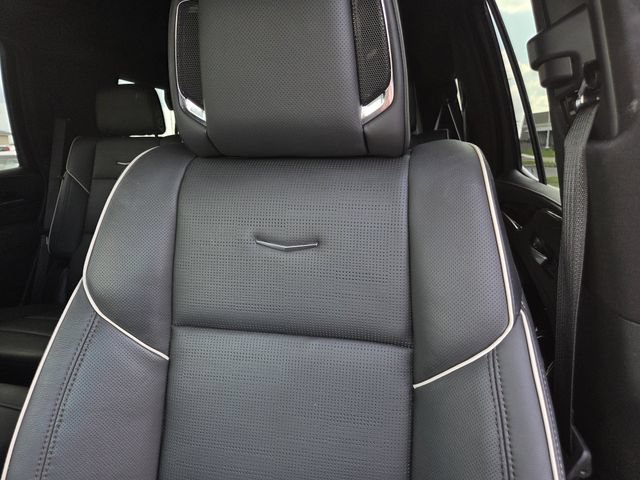 Used 2023 Cadillac Escalade Premium Luxury AWD/4WD image 18