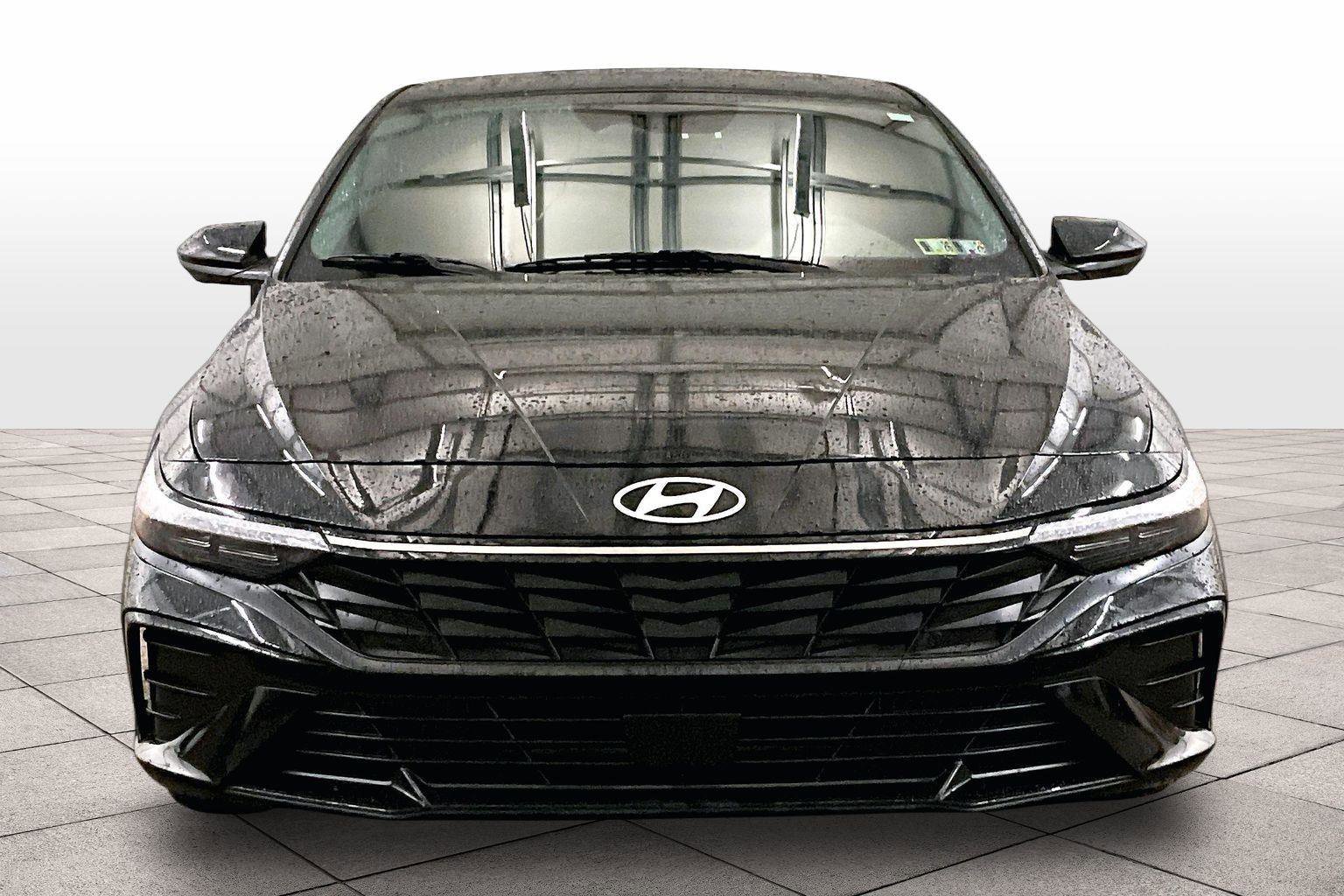 Used 2024 Hyundai Elantra SEL w/ Convenience Package image 3