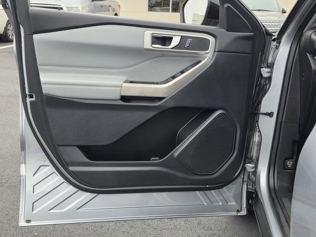 Certified 2022 Ford Explorer XLT w/ Equipment Group 202A RWD image 14