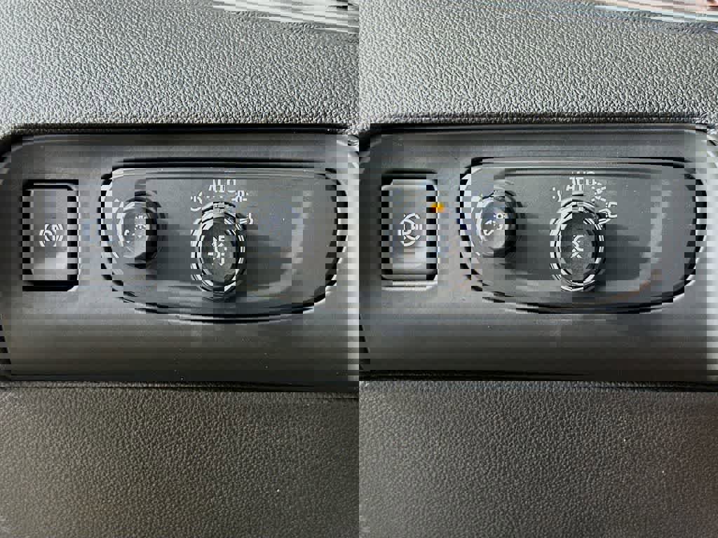 Used 2021 Buick Enclave Avenir w/ Avenir Technology Package image 27