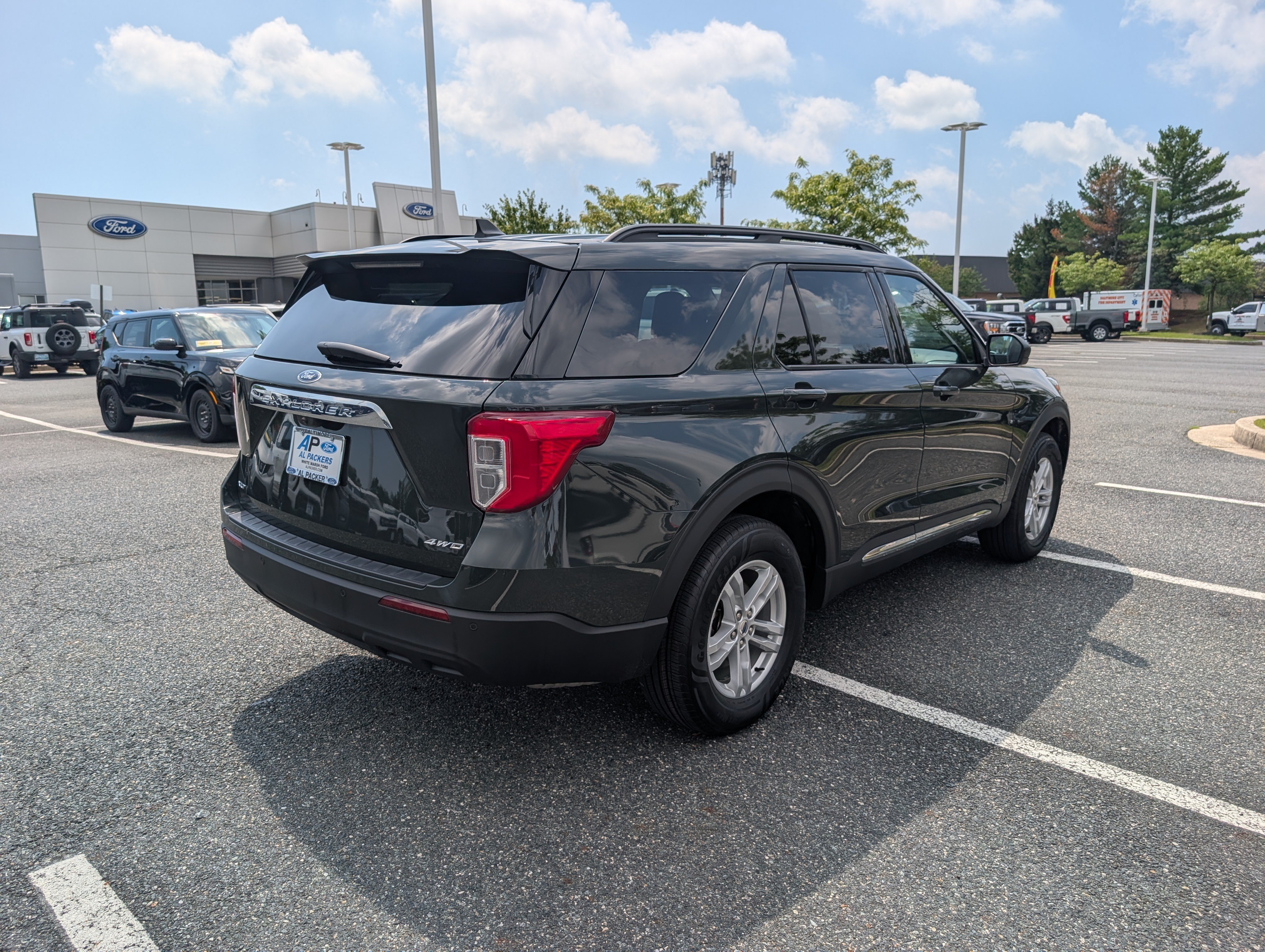 Certified 2023 Ford Explorer XLT AWD/4WD image 3