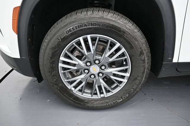 Used 2025 Chevrolet Traverse LT FWD image 9