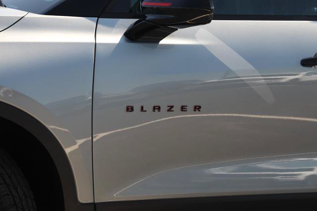 Used 2023 Chevrolet Blazer LT w/ Convenience Package FWD image 4