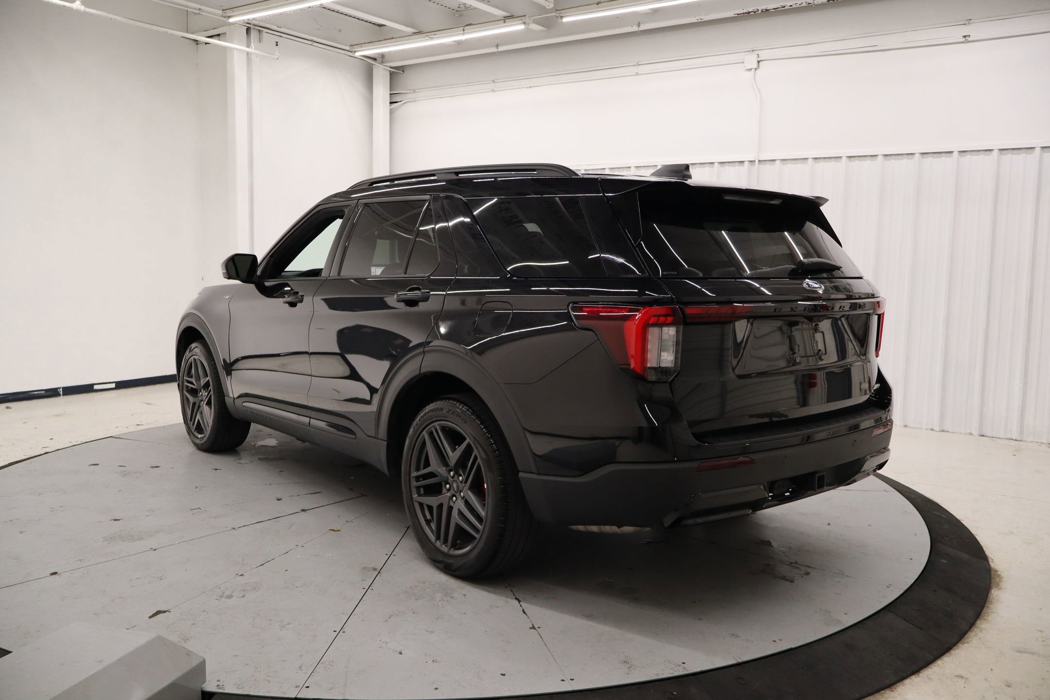 Certified 2025 Ford Explorer ST-Line w/ ST-Line Street Pack image 5