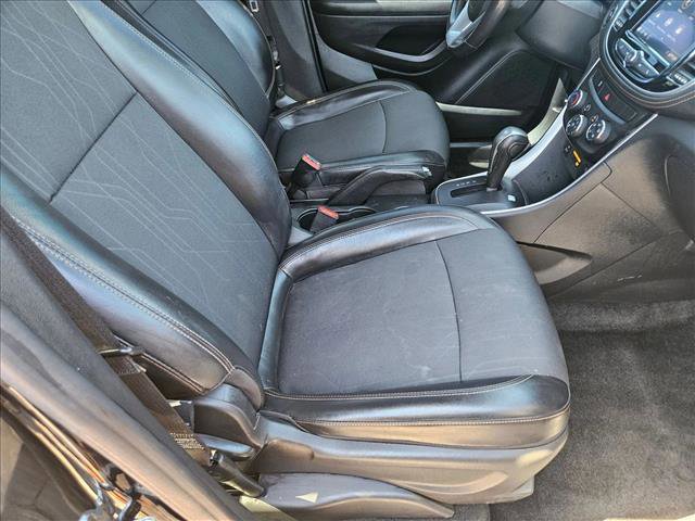 Used 2021 Chevrolet Trax LT w/ Midnight Edition FWD image 19