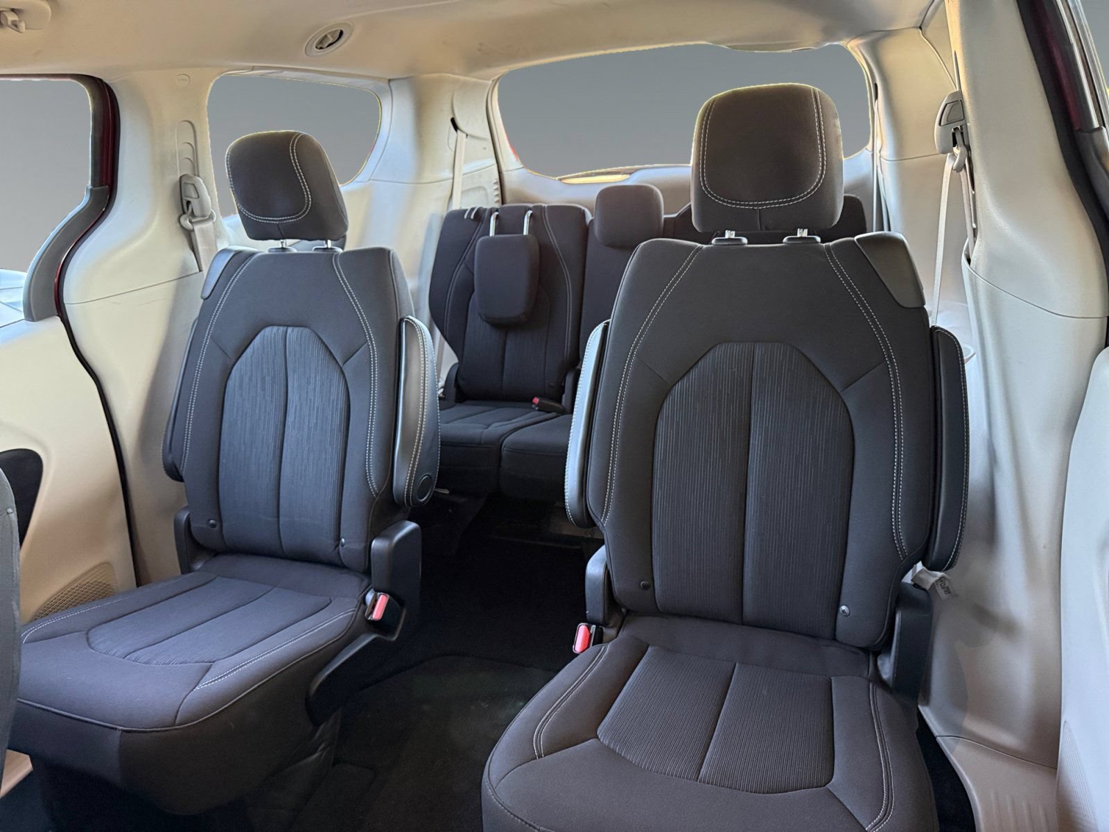 Used 2021 Chrysler Voyager LX FWD image 18