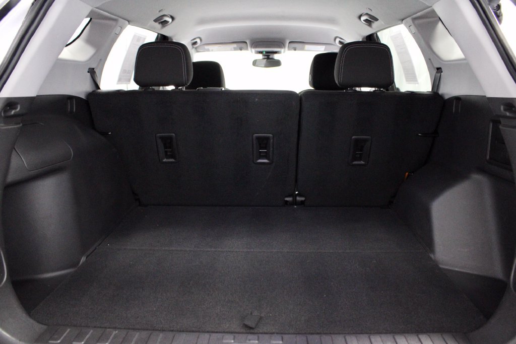 Used 2024 GMC Terrain SLE w/ Driver Convenience Package FWD image 14