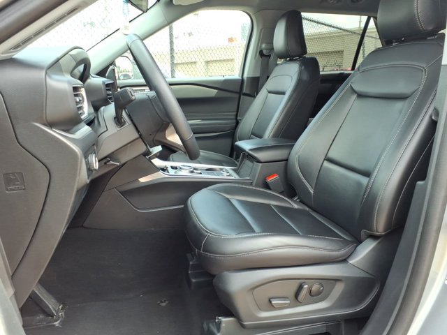 Certified 2024 Ford Explorer XLT w/ Equipment Group 202A AWD/4WD image 3