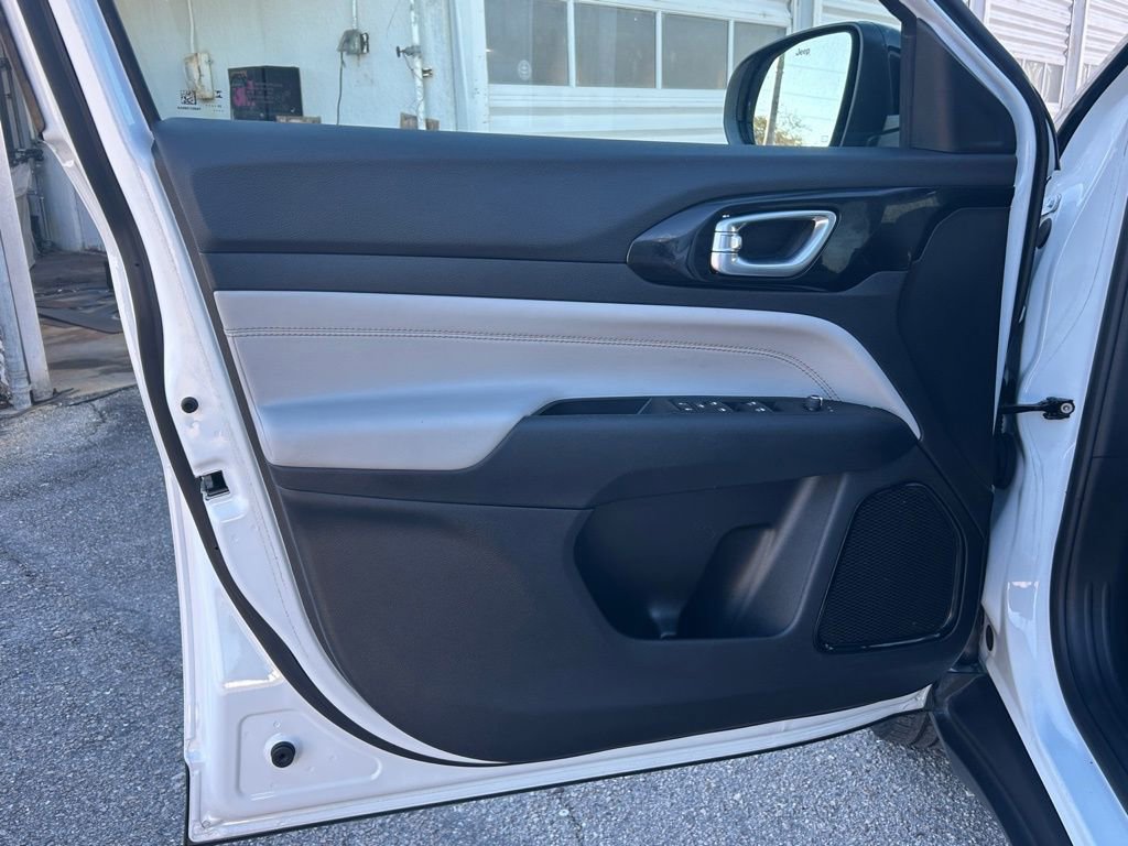 Used 2024 Jeep Compass Limited image 35