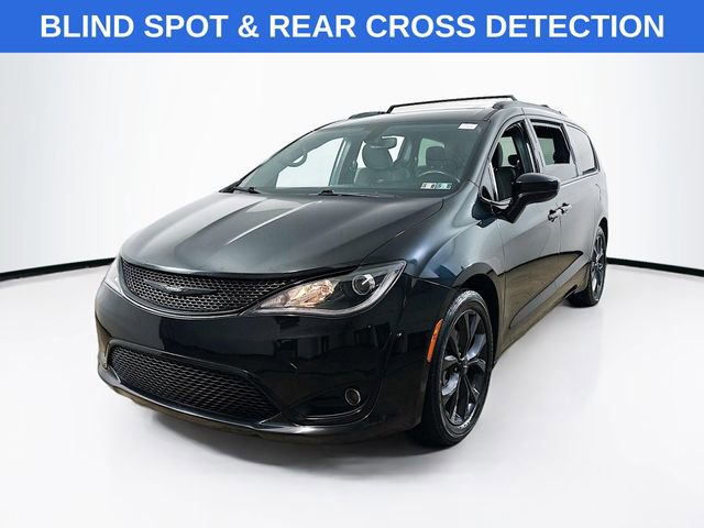 Used 2020 Chrysler Pacifica Touring w/ S Appearance Package image 3