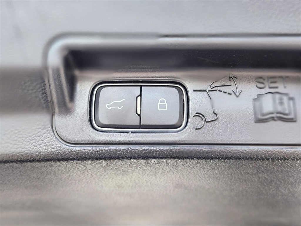 Certified 2022 Ford Explorer XLT w/ Equipment Group 202A image 34