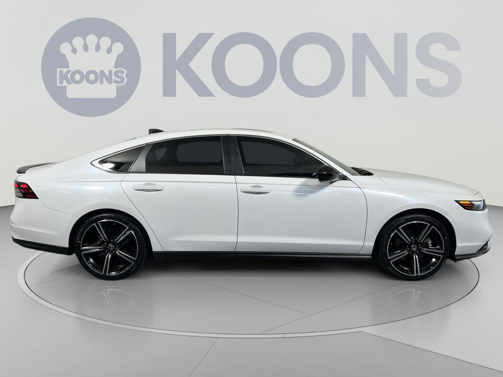 Used 2024 Honda Accord Sport image 2