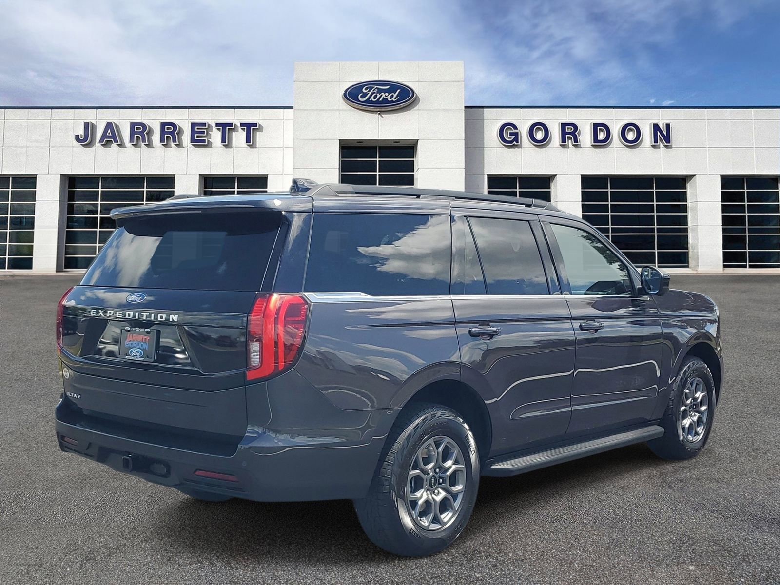 Certified 2025 Ford Expedition Active RWD image 4
