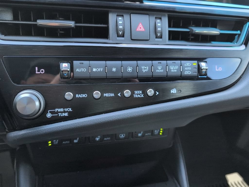 Used 2024 Lexus ES 300h F Sport w/ Accessory Package (Z2) FWD image 19