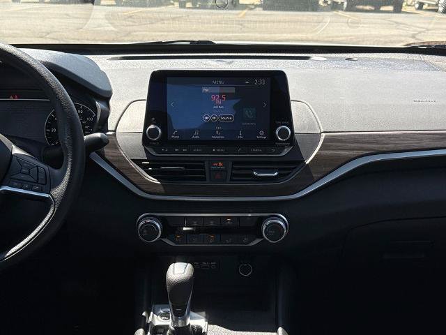 Used 2025 Nissan Altima 2.5 SV FWD image 11