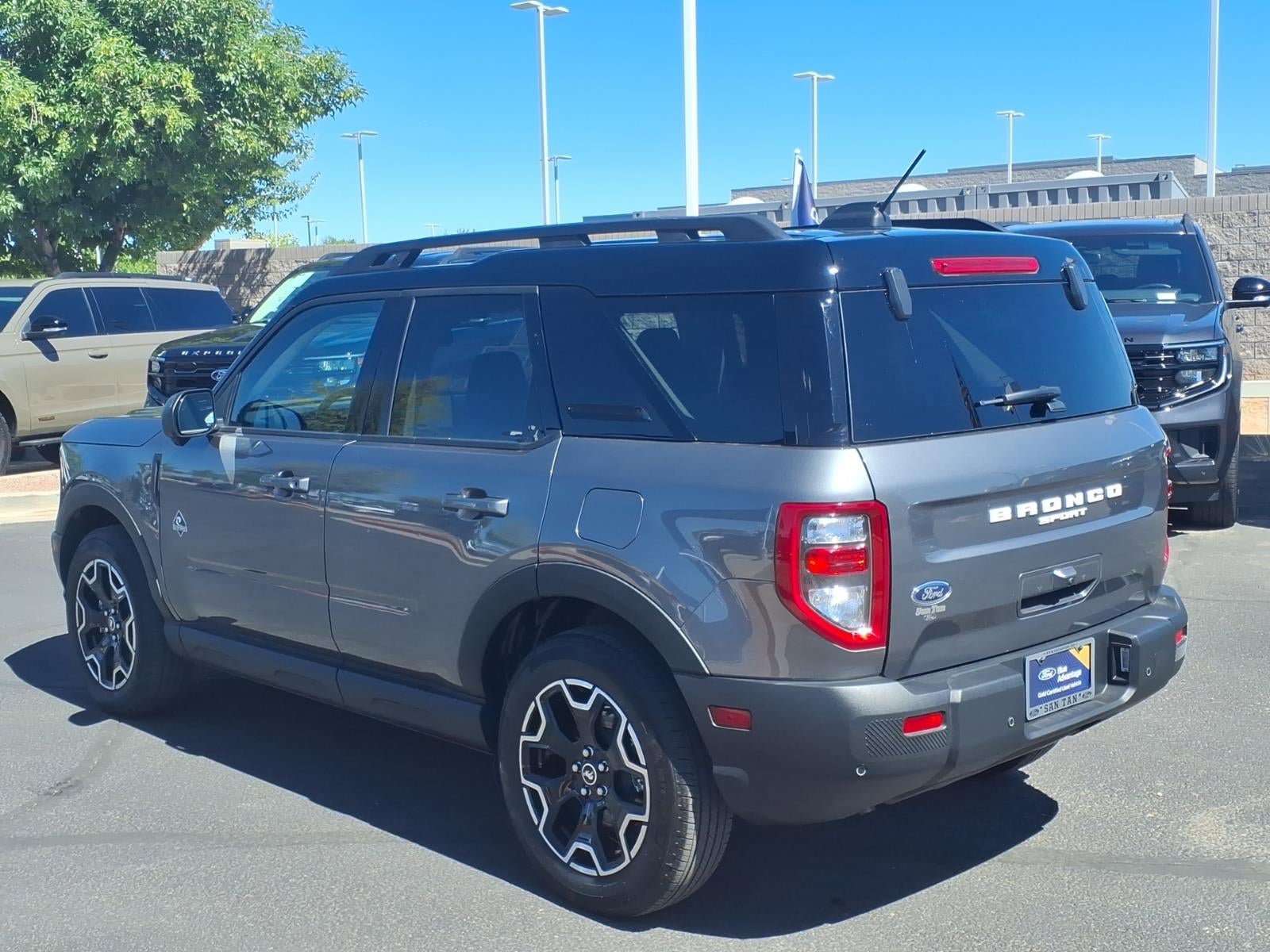 Certified 2025 Ford Bronco Sport Outer Banks w/ Outer Banks Tech Package+ AWD/4WD image 3