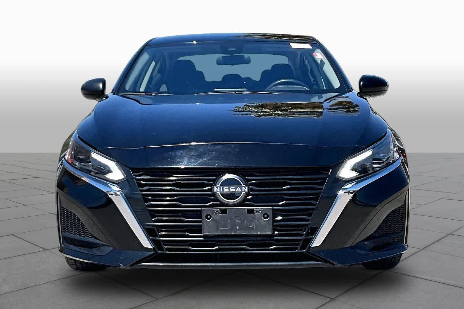 Used 2024 Nissan Altima 2.5 SV FWD image 4