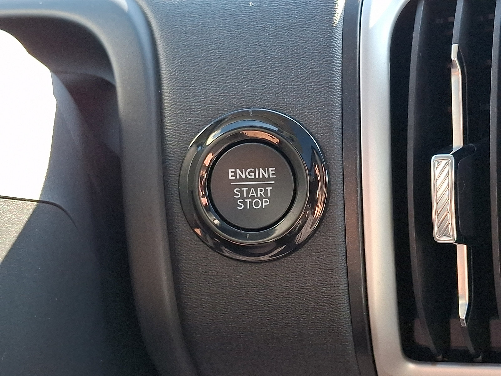 Certified 2025 Ford Expedition Active AWD/4WD image 27