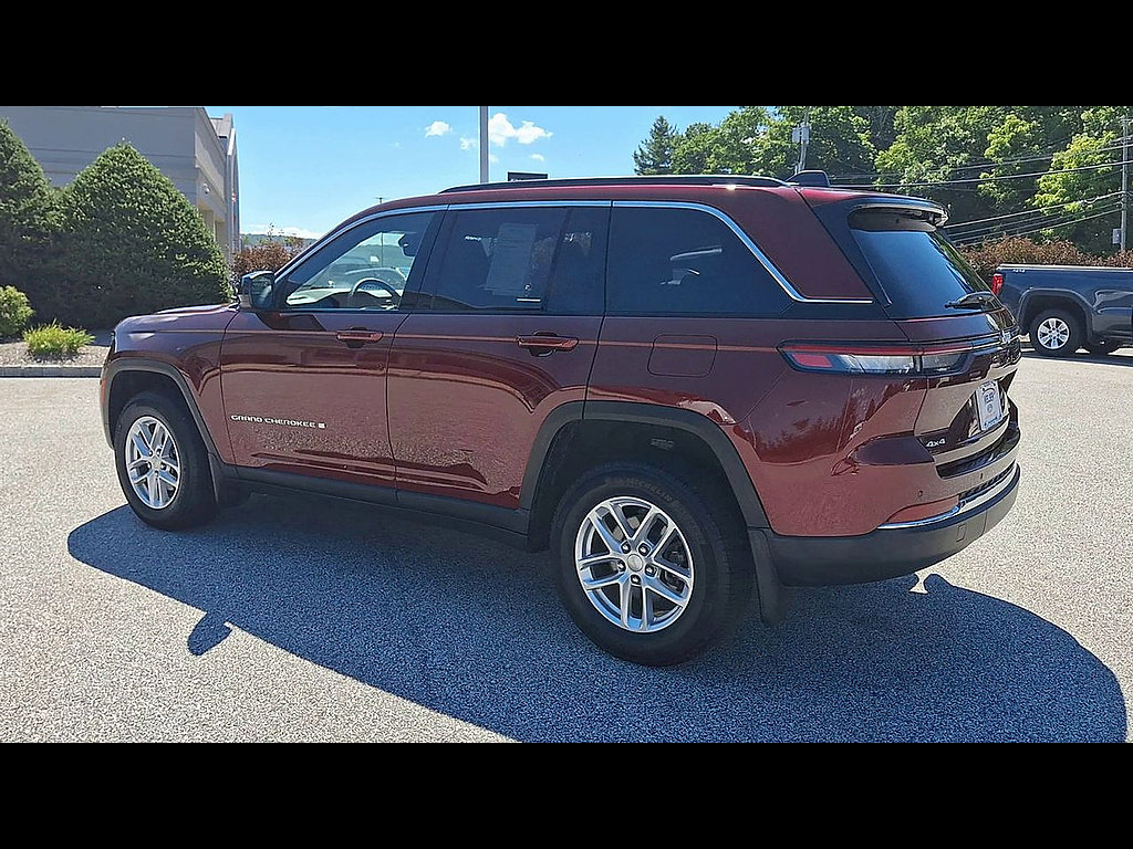 Used 2025 Jeep Grand Cherokee Laredo X w/ Luxury Tech Group I AWD/4WD image 6