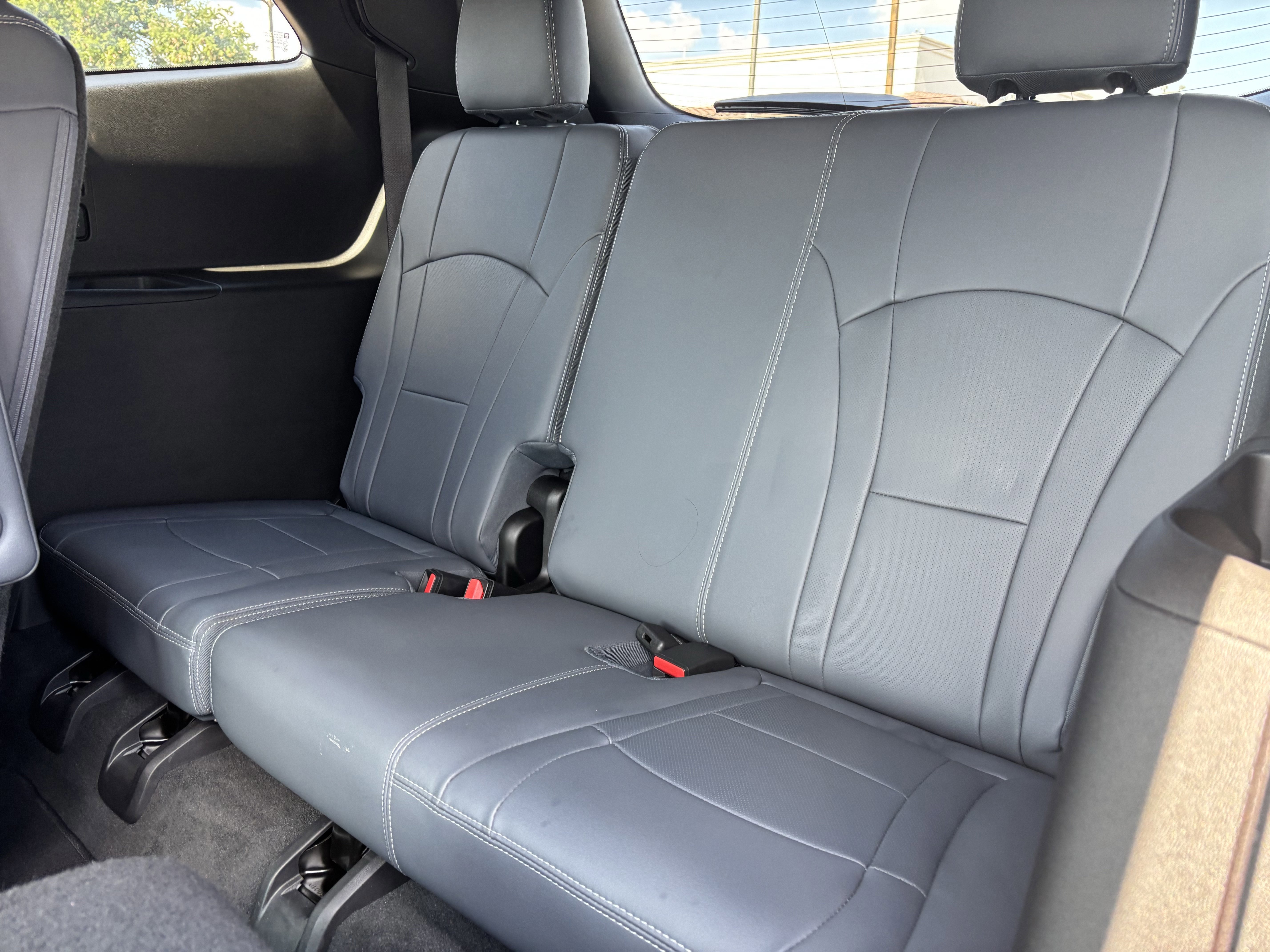 Used 2023 Buick Enclave Essence image 18