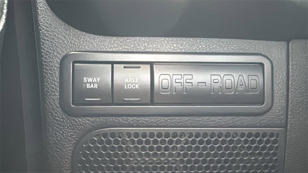 Used 2018 Jeep Wrangler Unlimited Rubicon w/ Connectivity Group image 17