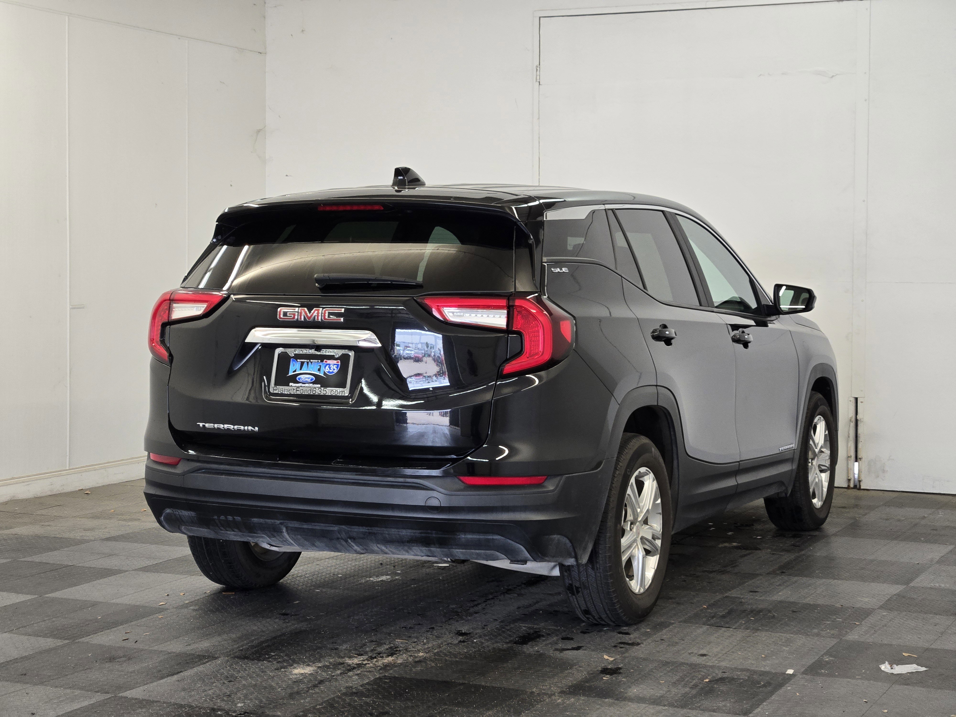 Used 2024 GMC Terrain SLE FWD image 4