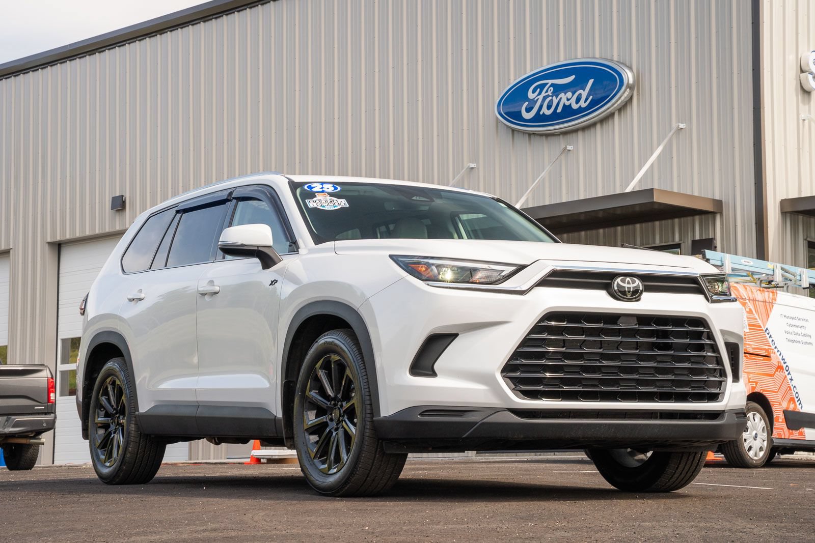 Used 2025 Toyota Grand Highlander FWD video 2