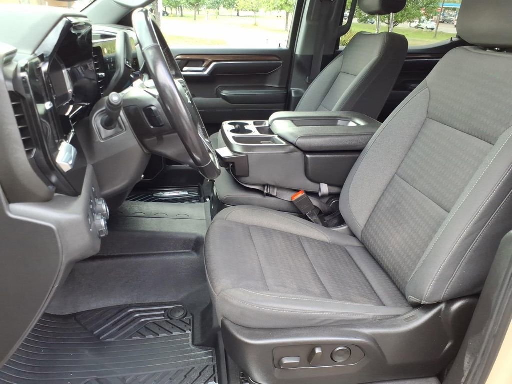 Used 2022 Chevrolet Silverado 1500 LT Trail Boss image 17