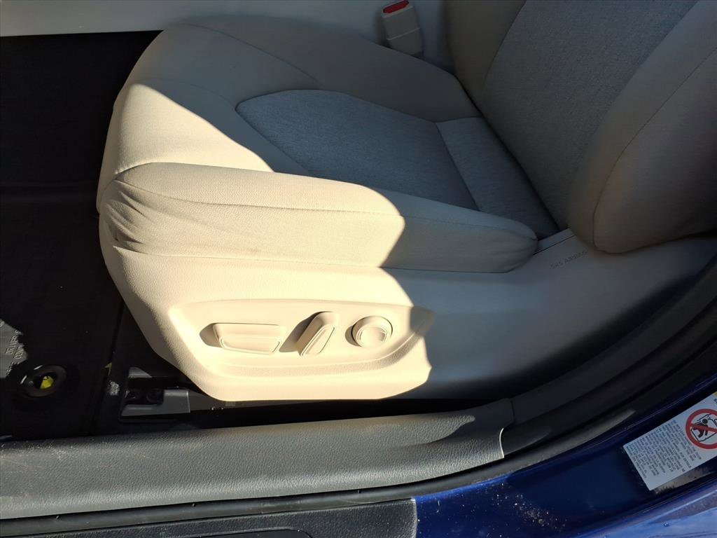 Used 2018 Toyota Camry LE image 12