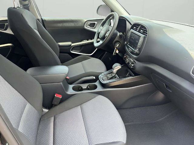 Used 2025 Kia Soul LX w/ LX Technology Package FWD image 10