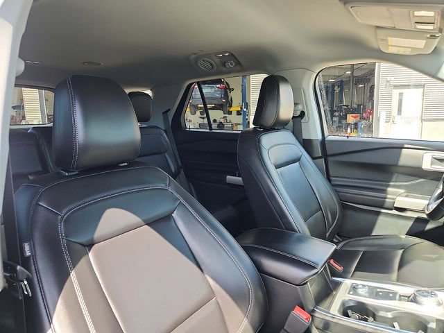 Certified 2023 Ford Explorer XLT w/ Equipment Group 202A AWD/4WD image 33