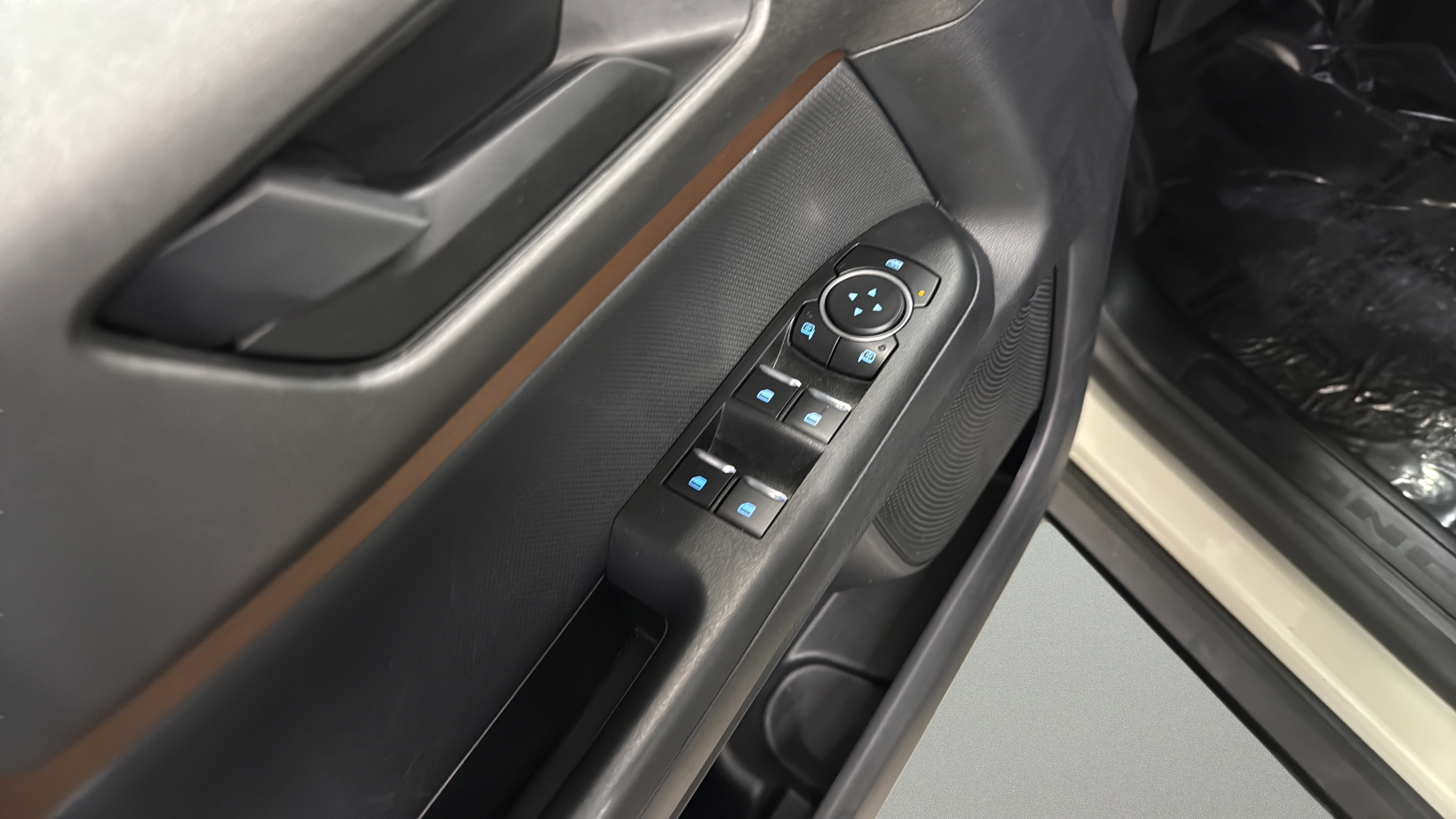 Certified 2025 Ford Bronco Sport Outer Banks w/ Outer Banks Tech Package+ AWD/4WD image 11