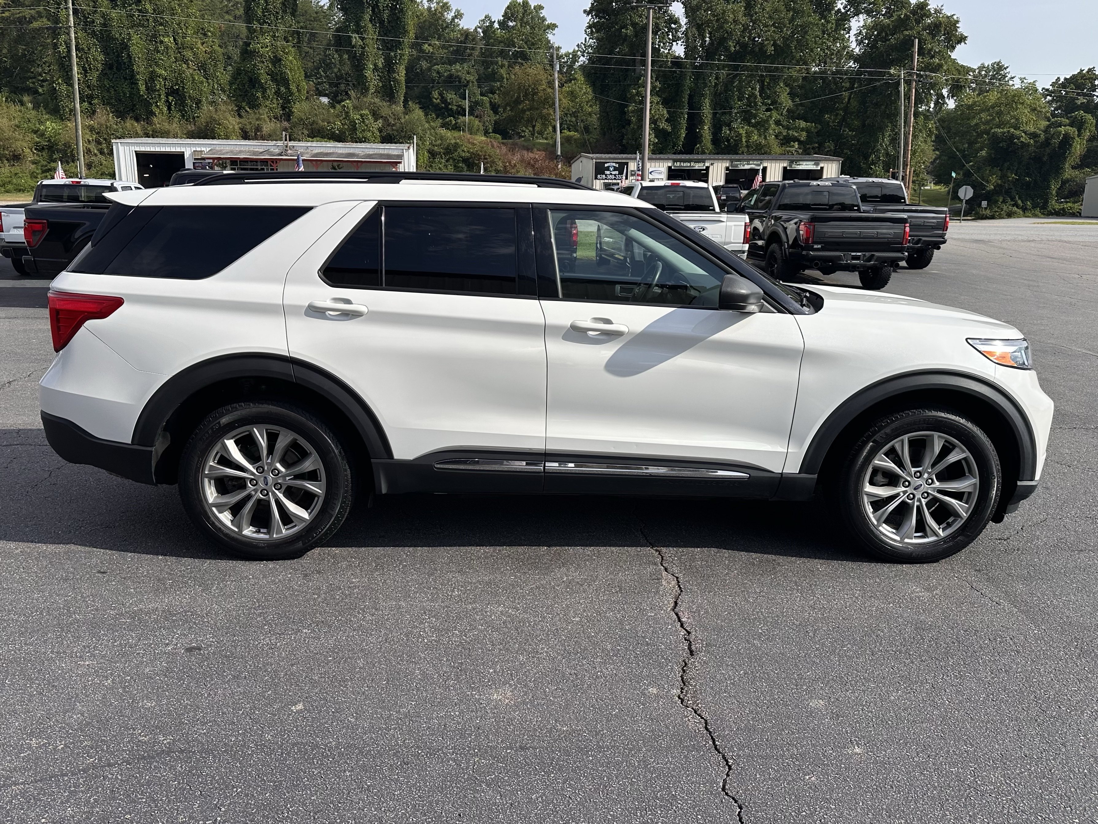 Certified 2023 Ford Explorer XLT w/ Equipment Group 202A AWD/4WD image 5