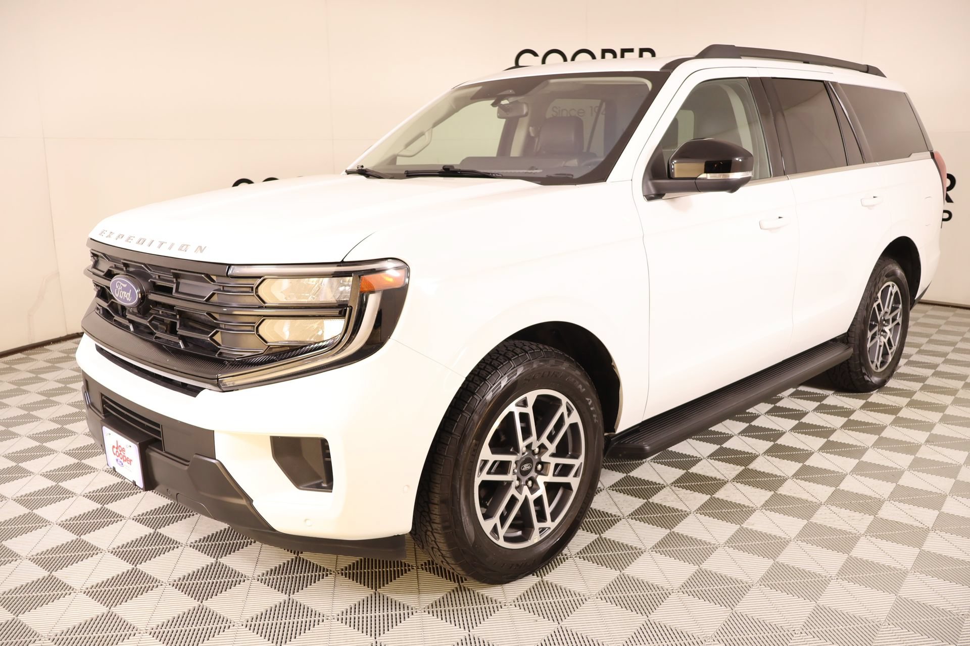 Certified 2025 Ford Expedition Active AWD/4WD image 11
