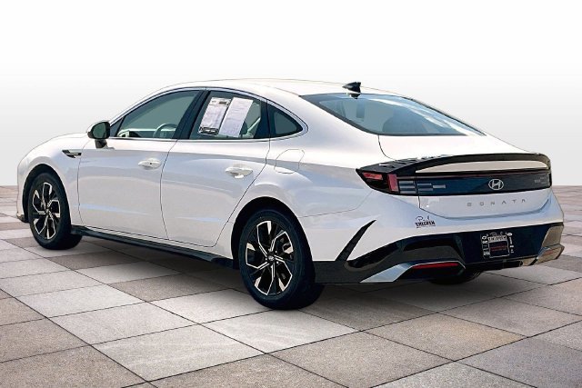 Used 2025 Hyundai Sonata SEL FWD image 2